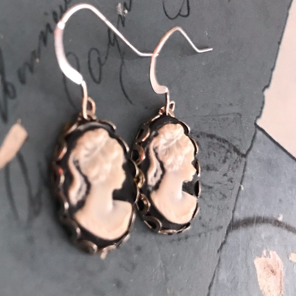🩷❤️🩷❤️RLDesigns handmade 🇨🇦 Very Victorian sterling cameo goth earrings - Picture 4 of 7
